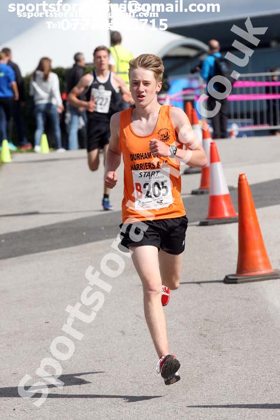 Boys under-15s 3 stage relay, Northern Senior 6 and 4 and Junior Stage Road Relays, SportsCity, Manchester. Photo:  David T. Hewitson/Sports for All Pics